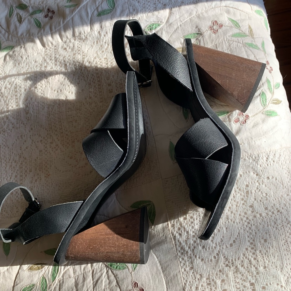 Dolce Vita black leather heels sandals size 8